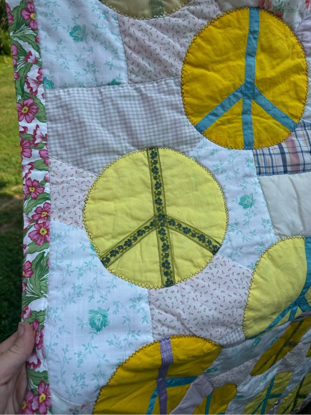 Handmade Peace Sign Patchwork Quilt 44x54, Retro 70s Grandmacore - Picture 6 of 10